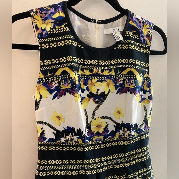 Forever 21 occasion dress. Size Small (approximately size 4). - Picture 7 of 7